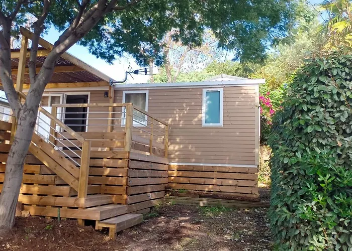 Mobil-home Récent De 2025 à Domaine L'ile D'or à Raphaël Camping *